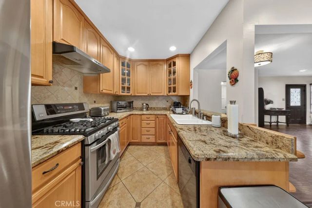 5711 Geyser Avenue, Tarzana, CA 91356