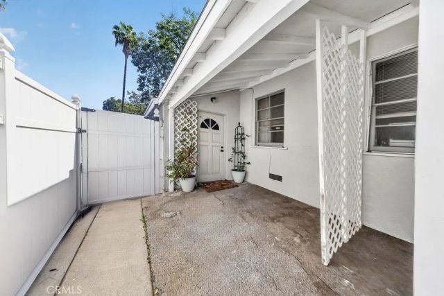 5711 Geyser Avenue, Tarzana, CA 91356