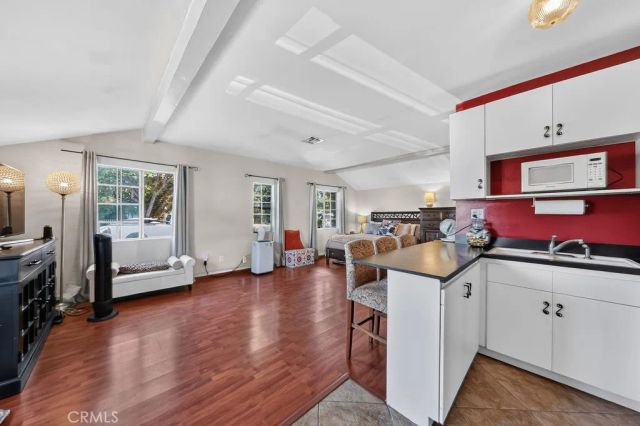 5711 Geyser Avenue, Tarzana, CA 91356