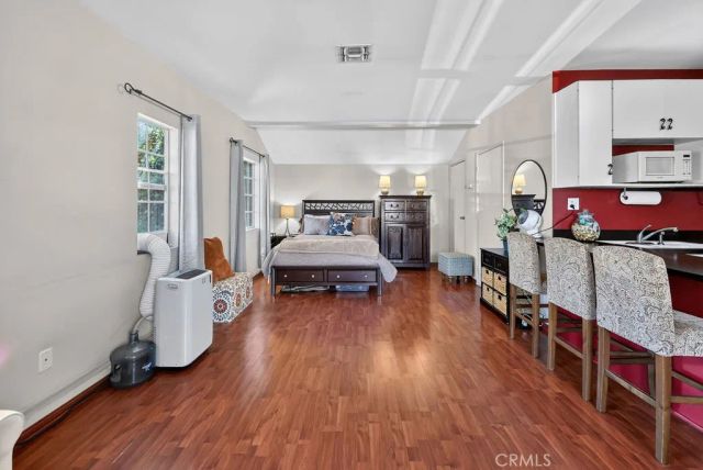 5711 Geyser Avenue, Tarzana, CA 91356