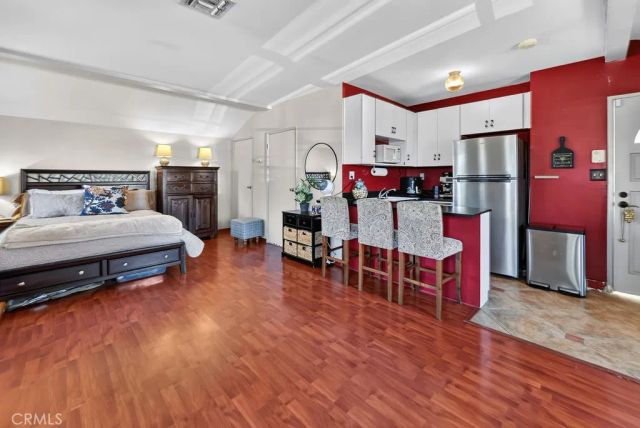 5711 Geyser Avenue, Tarzana, CA 91356
