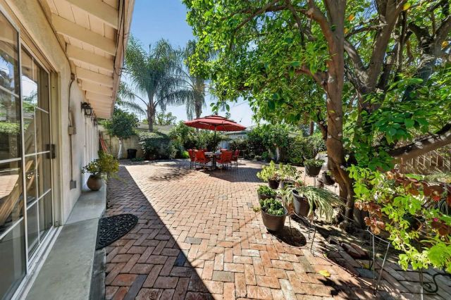 5711 Geyser Avenue, Tarzana, CA 91356