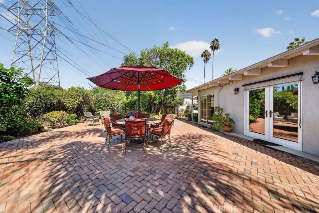 5711 Geyser Avenue, Tarzana, CA 91356