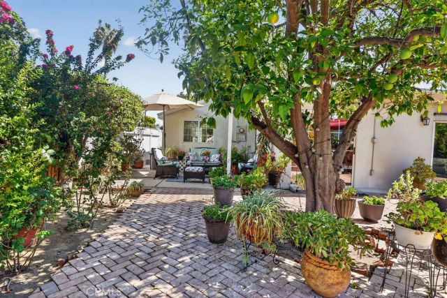 5711 Geyser Avenue, Tarzana, CA 91356