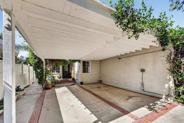 5711 Geyser Avenue, Tarzana, CA 91356