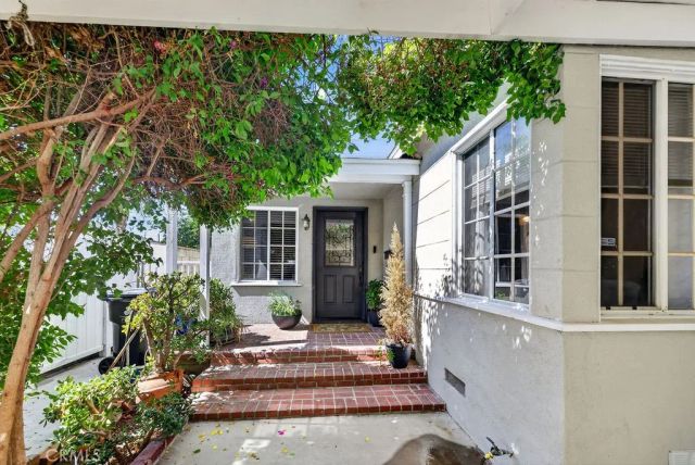 5711 Geyser Avenue, Tarzana, CA 91356