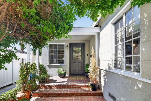 5711 Geyser Avenue, Tarzana, CA 91356