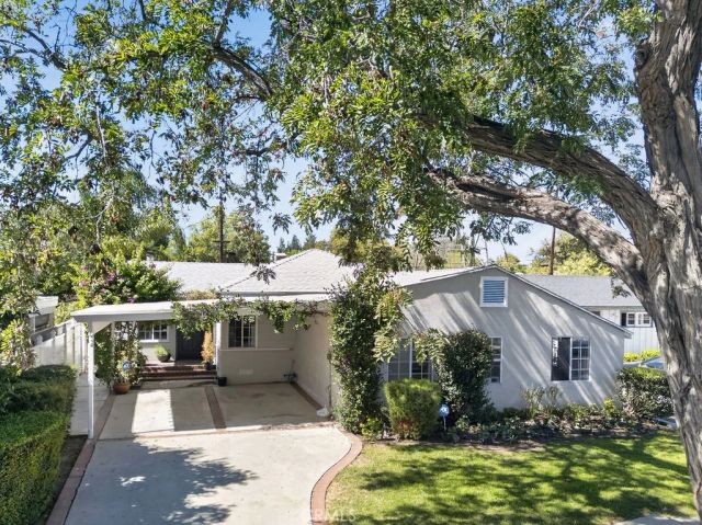 5711 Geyser Avenue, Tarzana, CA 91356