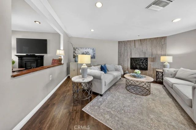 5711 Geyser Avenue, Tarzana, CA 91356