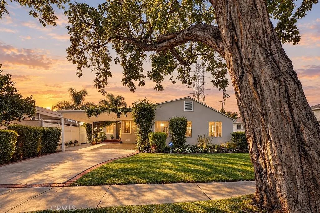 5711 Geyser Avenue, Tarzana, CA 91356