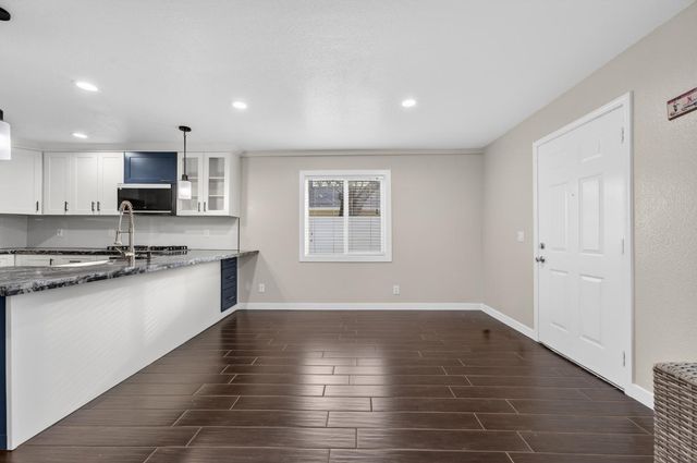 525 Lindsay Ave, Sacramento, CA 95838