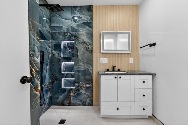 525 Lindsay Ave, Sacramento, CA 95838