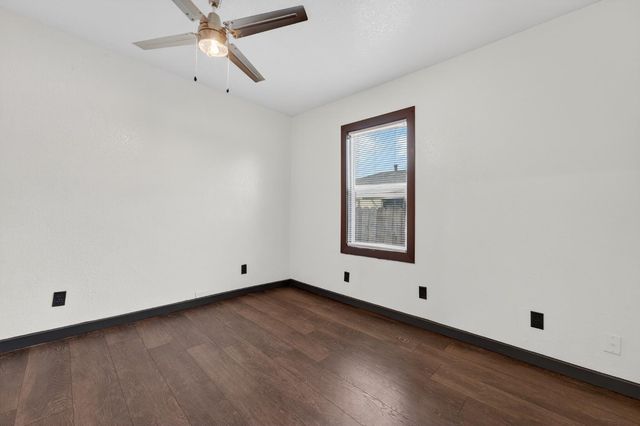 525 Lindsay Ave, Sacramento, CA 95838