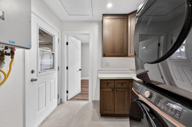 525 Lindsay Ave, Sacramento, CA 95838