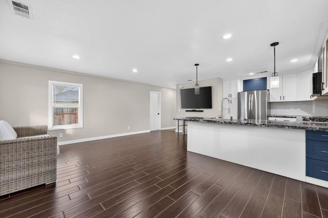 525 Lindsay Ave, Sacramento, CA 95838