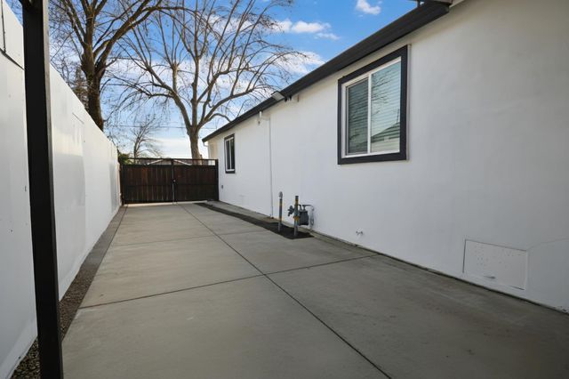 525 Lindsay Ave, Sacramento, CA 95838