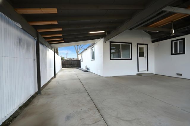 525 Lindsay Ave, Sacramento, CA 95838