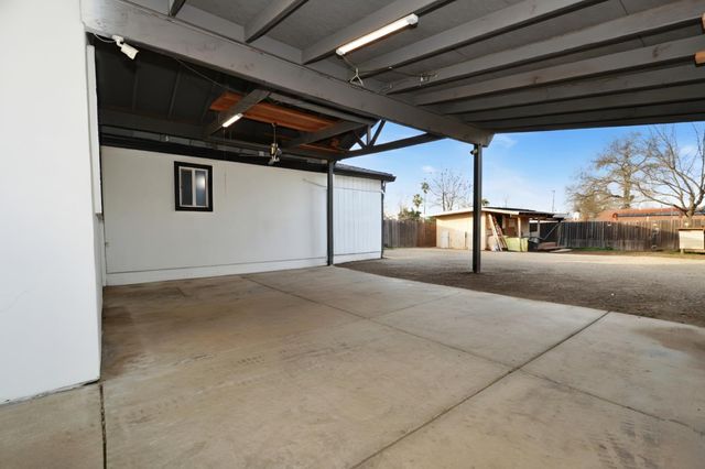 525 Lindsay Ave, Sacramento, CA 95838