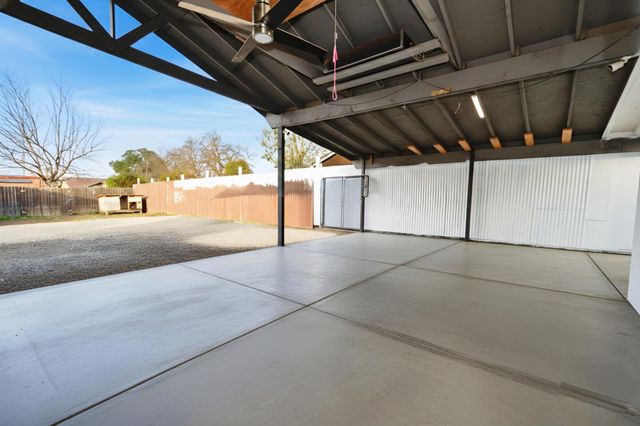 525 Lindsay Ave, Sacramento, CA 95838