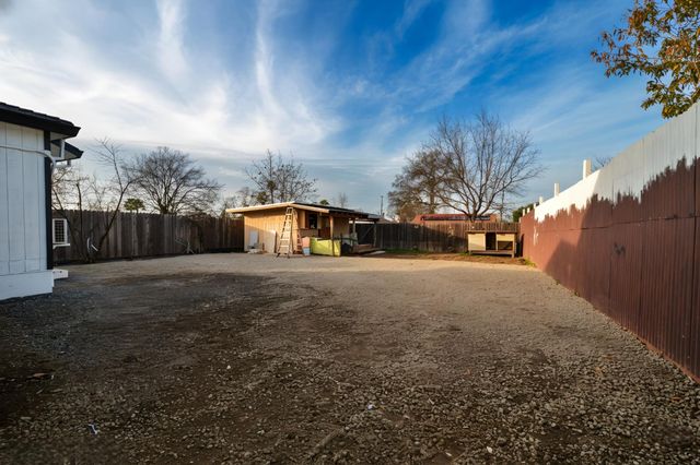 525 Lindsay Ave, Sacramento, CA 95838