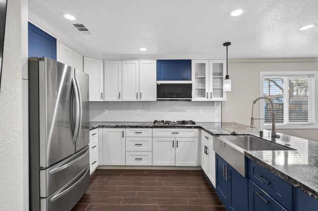 525 Lindsay Ave, Sacramento, CA 95838