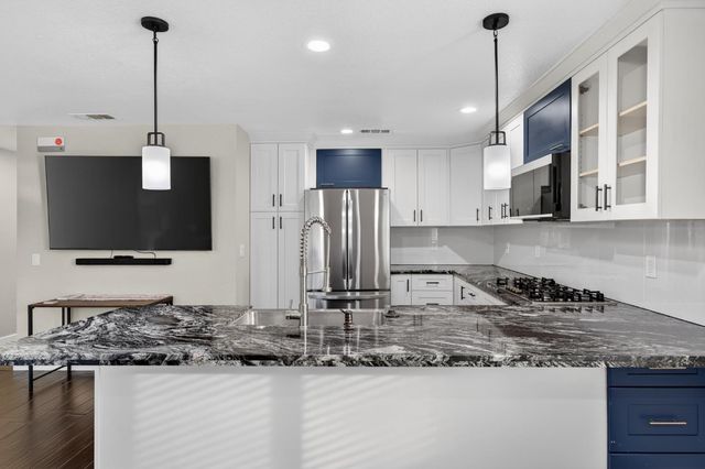 525 Lindsay Ave, Sacramento, CA 95838