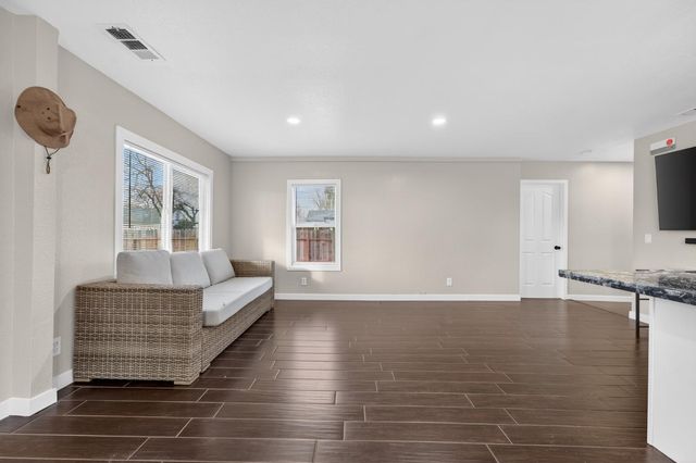 525 Lindsay Ave, Sacramento, CA 95838