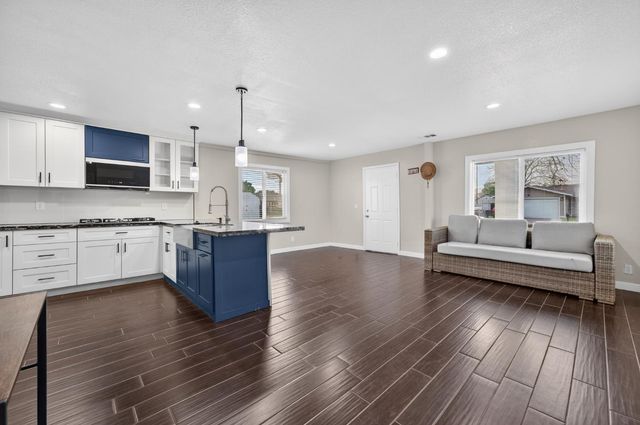 525 Lindsay Ave, Sacramento, CA 95838