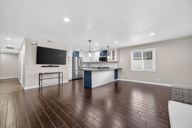 525 Lindsay Ave, Sacramento, CA 95838