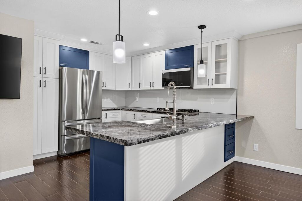 525 Lindsay Ave, Sacramento, CA 95838