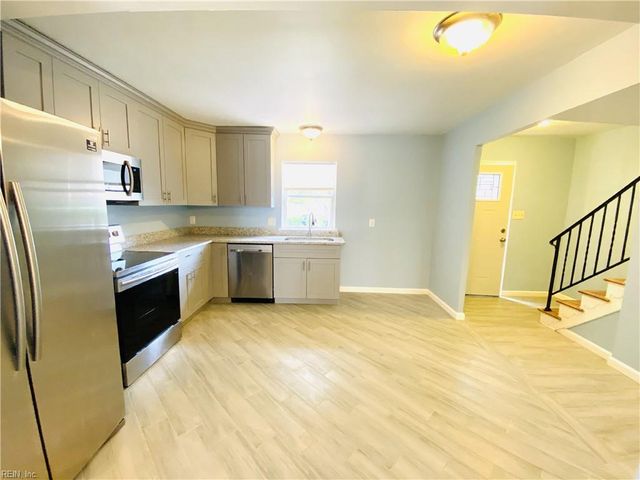 710 White Hall LN, Virginia Beach, VA 23462