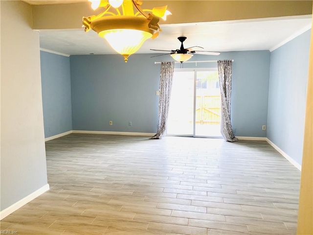 710 White Hall LN, Virginia Beach, VA 23462
