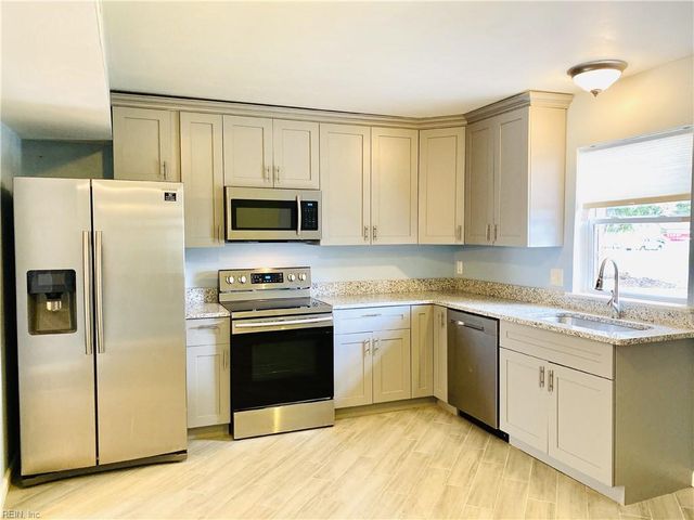 710 White Hall LN, Virginia Beach, VA 23462