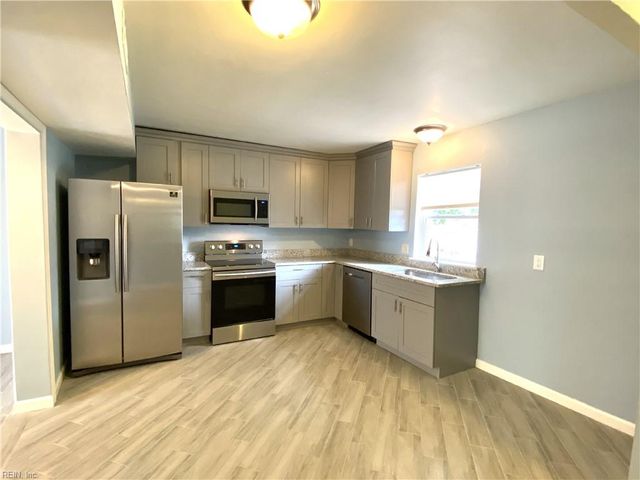 710 White Hall LN, Virginia Beach, VA 23462