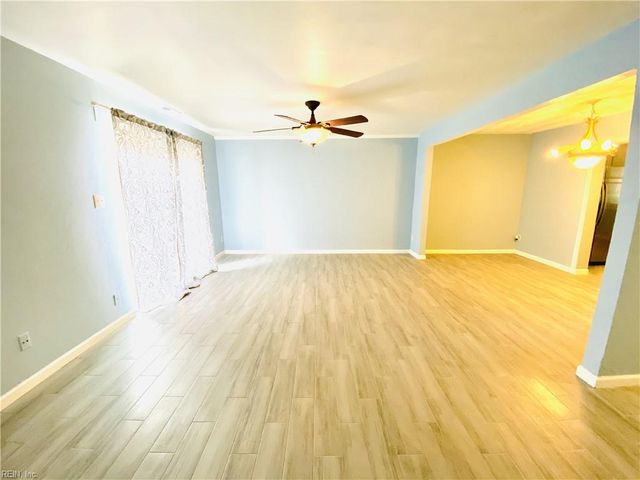 710 White Hall LN, Virginia Beach, VA 23462