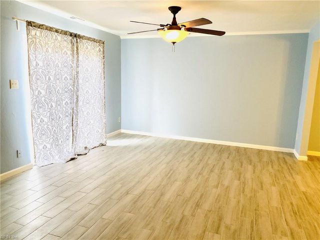 710 White Hall LN, Virginia Beach, VA 23462