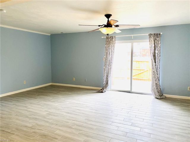 710 White Hall LN, Virginia Beach, VA 23462