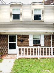 710 White Hall LN, Virginia Beach, VA 23462