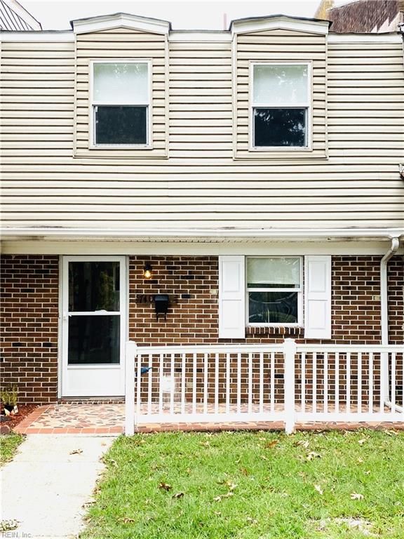 710 White Hall LN, Virginia Beach, VA 23462