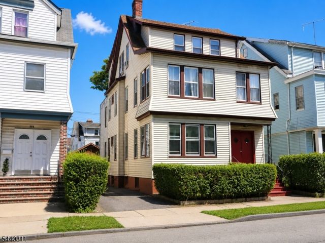556 S Clinton St, East Orange City, NJ 07018