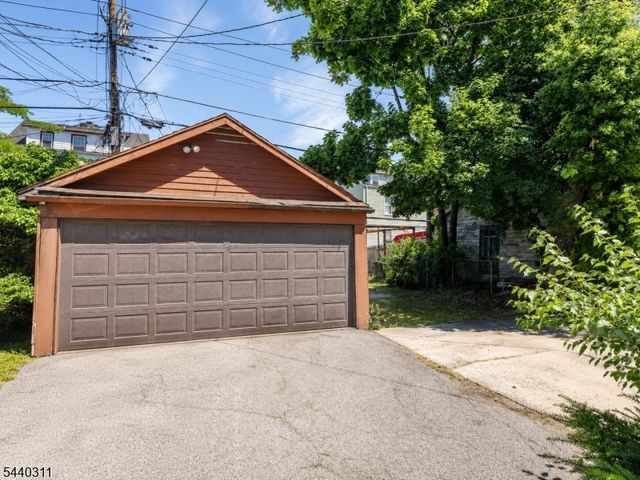 556 S Clinton St, East Orange City, NJ 07018