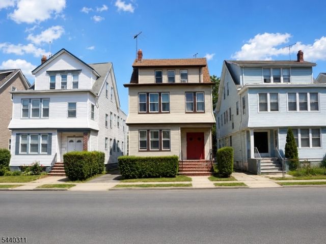 556 S Clinton St, East Orange City, NJ 07018