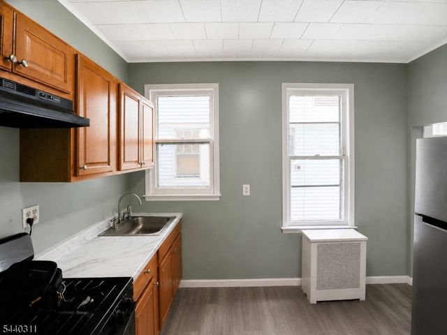 556 S Clinton St, East Orange City, NJ 07018