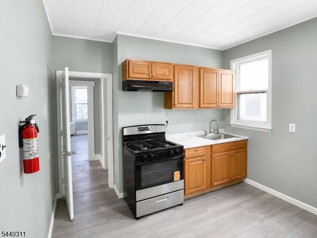556 S Clinton St, East Orange City, NJ 07018
