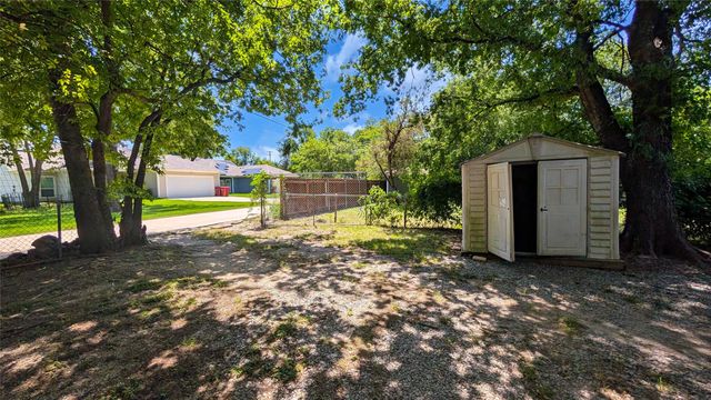 1415 N Luckett Street, Sherman, TX 75090