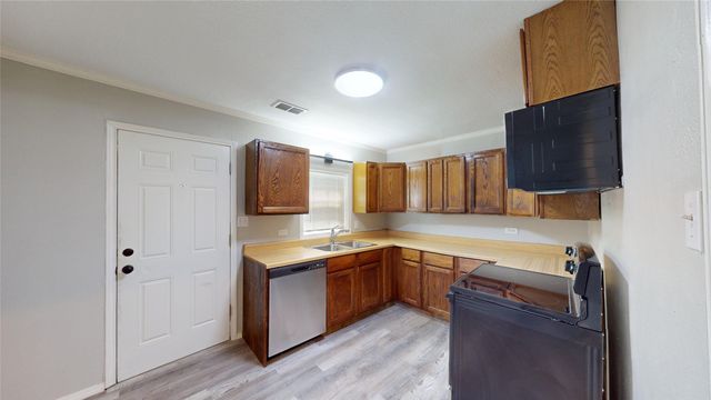 1415 N Luckett Street, Sherman, TX 75090