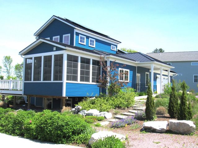 225 Midland Avenue, South Burlington, VT 05403
