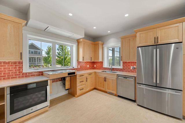 225 Midland Avenue, South Burlington, VT 05403
