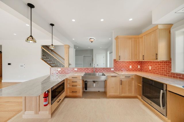 225 Midland Avenue, South Burlington, VT 05403