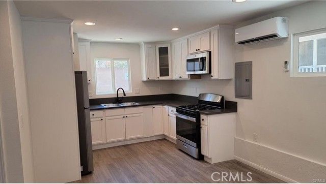 8135 Loma Verde Avenue, Canoga Park (los Angeles), CA 91304